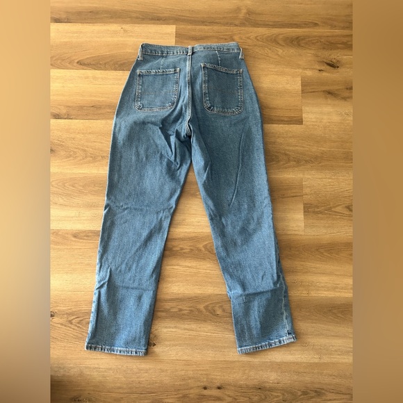 Old Navy Woman’s Semi-High Straight Jeans – Size 4, Medium Wash- Like New - Picture 4 of 6